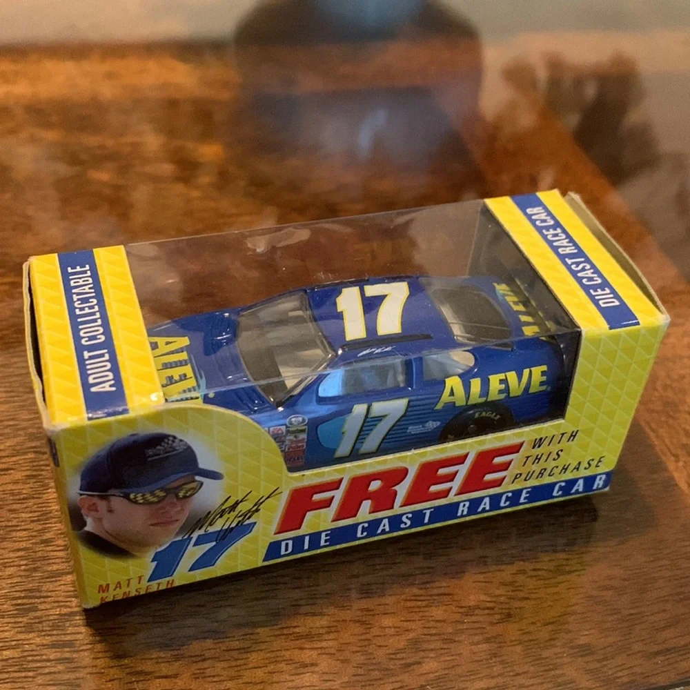 NASCAR 17 Matt Kenseth Ford Taurus Aleve Racing DieCast Collectible Race Car New